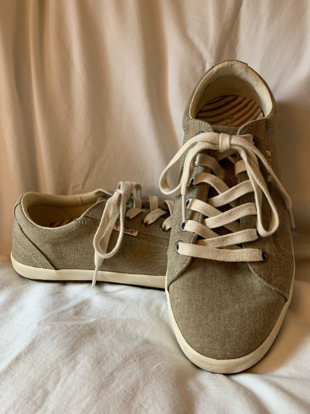 Taos tan canvas lace up 'Star Sneakers'